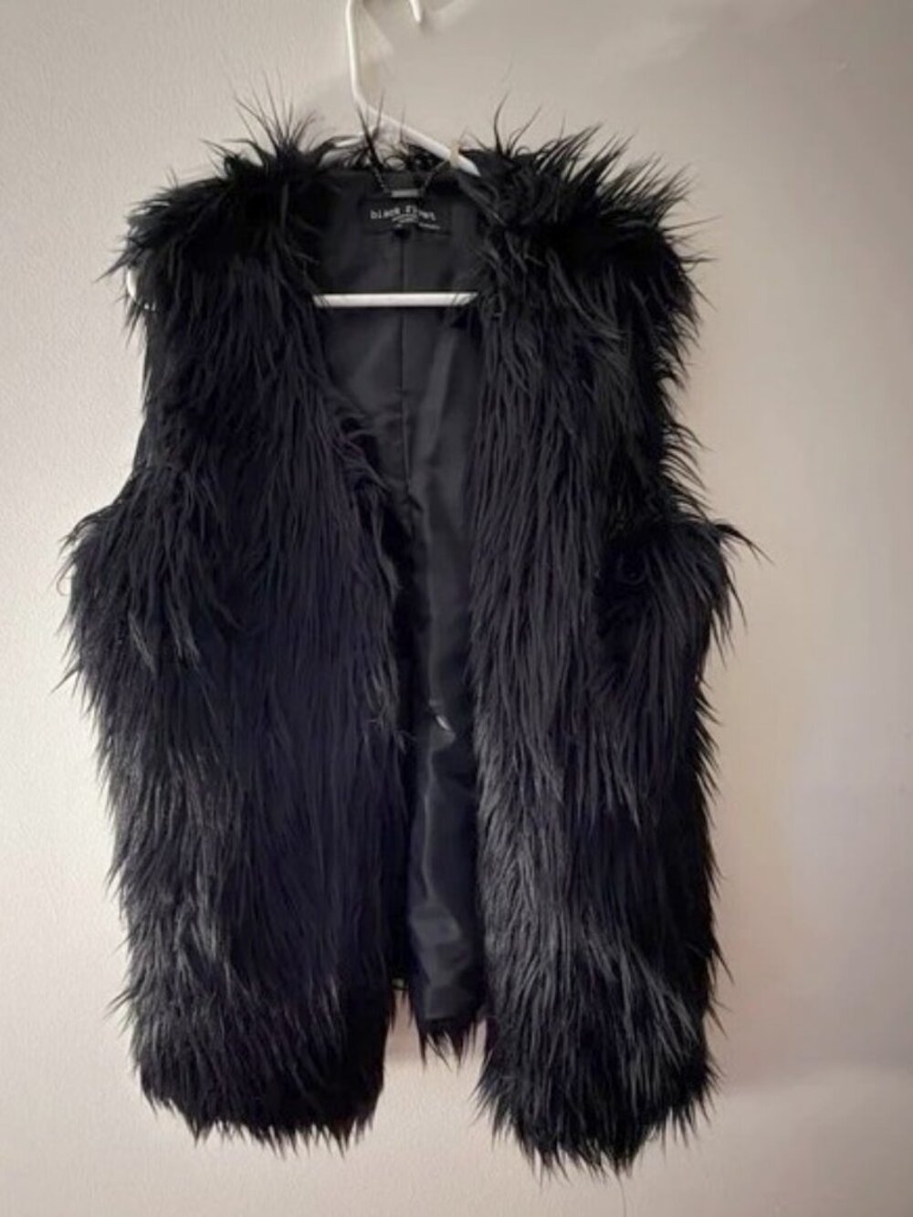 Black Rivet Faux Fur Vest – Women's XL – Statement Layering Piece